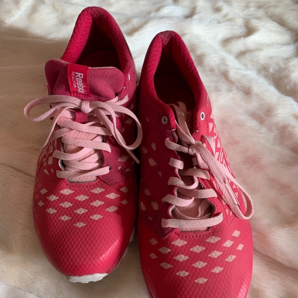 Reebok pink running shoes - Picture 2 of 3